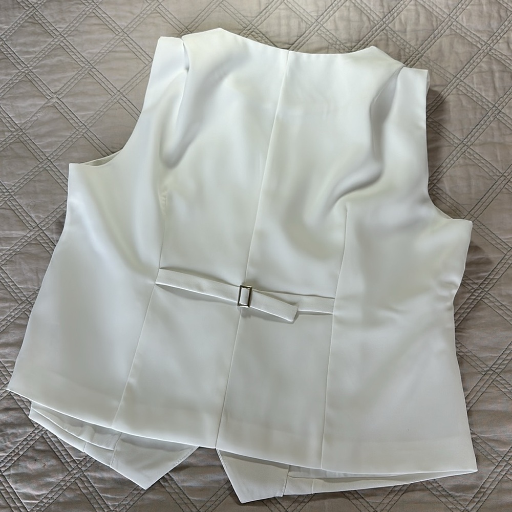 White lined vest, new without tags. Size XL - Picture 3 of 8